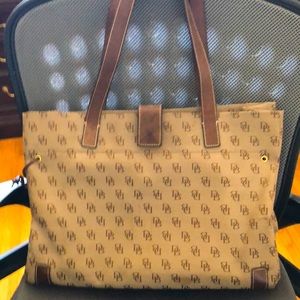 Dooney & Bourke Women's Hand Bag Large